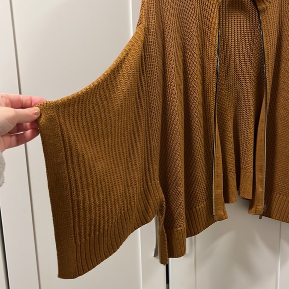 Lululemon sweater/poncho - Picture 2 of 9